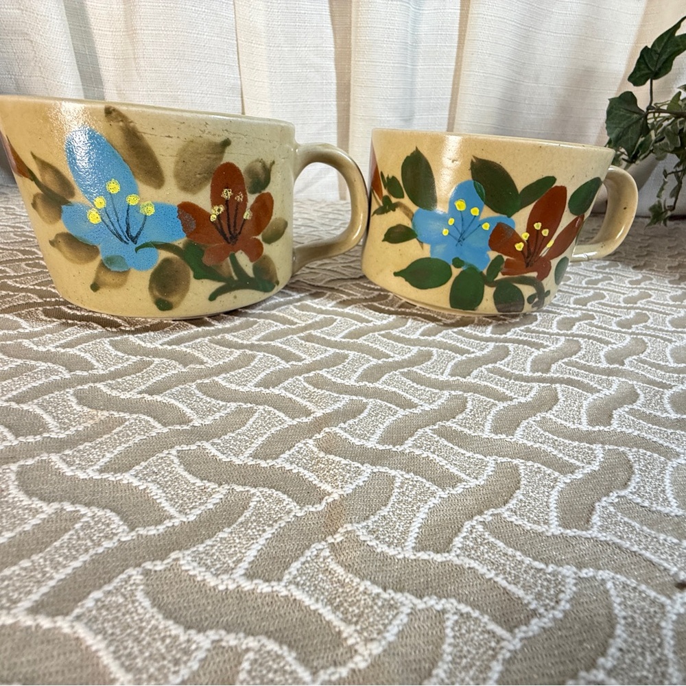 Vintage floral oversized mugs with handles